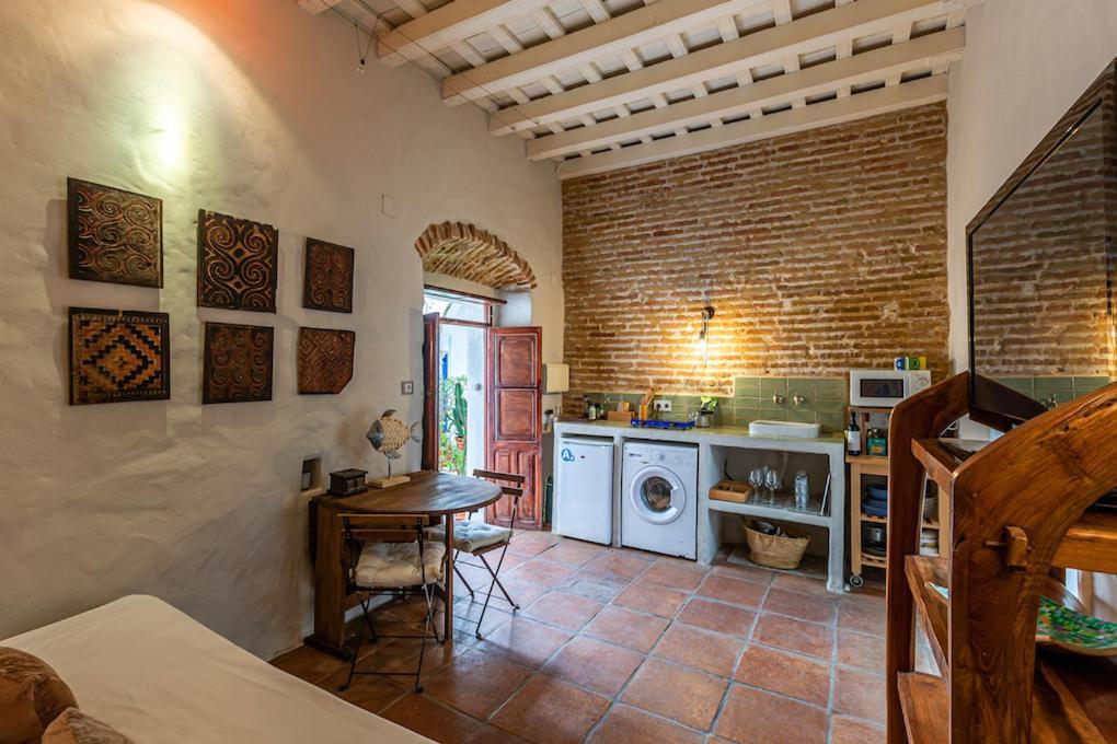 Azogue Suites Con Patio Privado Тарифа Екстериор снимка
